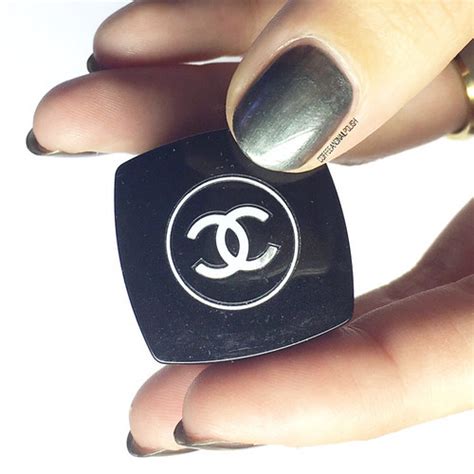 SWATCH SUNDAY — Chanel Le Vernis Nail Colour 513 Black 